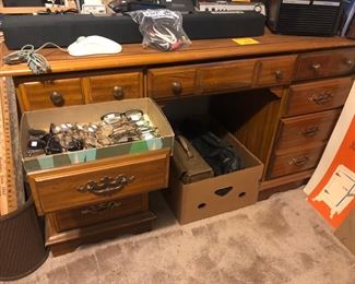 7 drawer knee-hole office desk