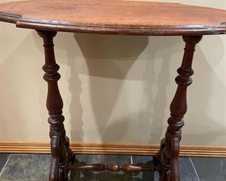 Oval/Beveled Top Side Table