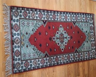 Hamedan 100% Wool Rug - 4'6 x 2'8 - Made in India