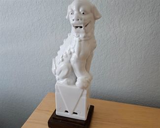 White ceramic Foo Dog Lamp