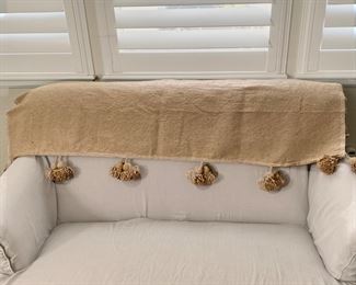 Linen Throw Blanket in Natural Color.&nbsp; European linen with Large pomps on two edges