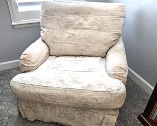 Rachel Ashwell Shabby Chic Couture Portobello Oversized Swivel Armchair w/ Custom Linens 3ft W x 38"D