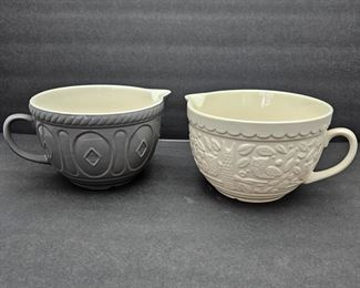 Set of Two Mason Cash pourable mixing bowls
