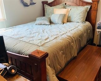 Mission Style Queen Bed / Comforter Set