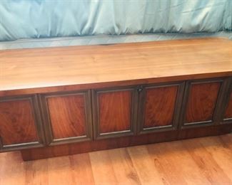 Lane Hope Chest w/Keys
