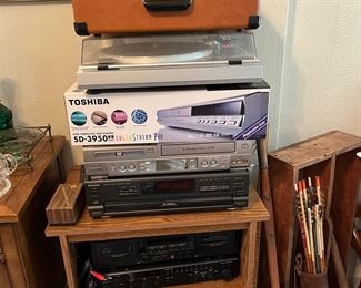 Stereo equipment/Crosby turn table