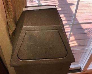 Items Located In The Dining Room