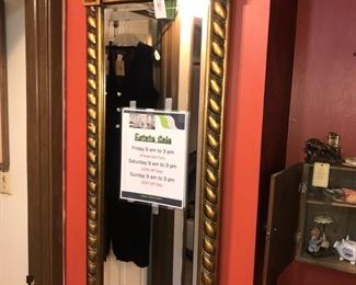 Items Located In The Central Hallway