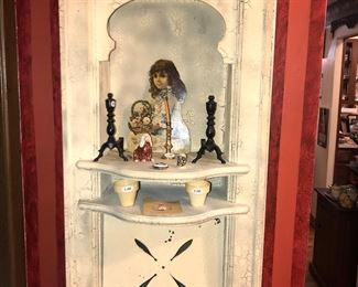 Items Located In The Central Hallway