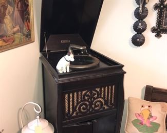 Items Located In The 1st Bedroom