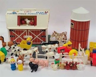 VINTAGE FISHER PRICE 915 FAMILY FARM