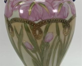 VINTAGE HAND PAINTED GOLD TRIM ASIAN STYLE VASE