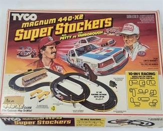 TYCO MAGNUM 440 SUPER STOCKERS SLOT CAR SET