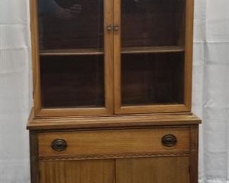 VINTAGE CHINA CABINETv