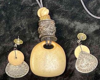 Pendant Bead Necklace With Complementing Earrings