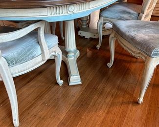 #17	Vintage White of Mebane made in North Carolina dining table with 6 chairs and 2 leaves 70-110x44x30	SOLD