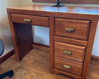 	#78	Broyhill desk with 4 drawers 40x18x31	 SOLD				
