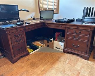 	#79	Corner desk 83"x67"x26"Dx30.5"H	 $50.00 				