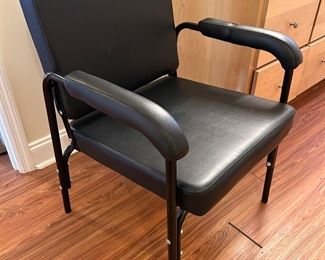 	#83	Black shampoo chair	 SOLD			