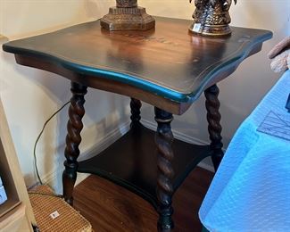 	#86	Side table 24x24x29	 $40.00 				