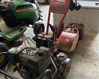 	#105	Troy Bilt Horse Big Rig tiller	SOLD			