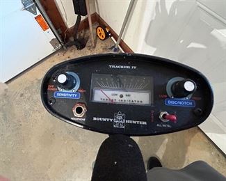 	#131	Bounty Hunter Tracker IV metal detector	 SOLD				