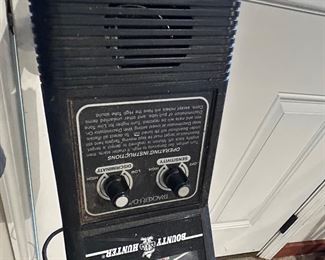 	#132	Bounty Hunter Tracker 1-D/505  metal detector	 $20.00 				