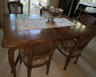 Dining room table and 6 chairs, 3 leaves.