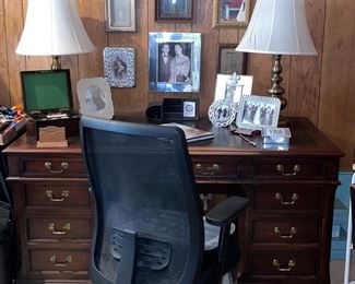 Beautiful Desk, Frames and office items