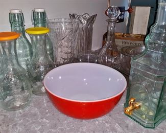 Pyrex 404 bowl in Primary Red