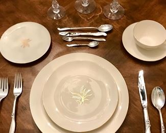 Lenox “Wheat”
International “Silver Melody” sterling