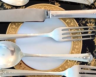 Kirk/Steiff
Severn Worthington
sterling flatware
Limoges cabinet/dinner plates
1 of 12