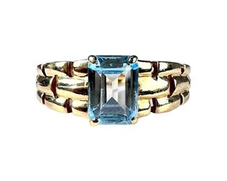 10kt Yellow Gold Sky Blue Topaz Ring