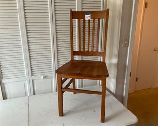 OAK CHAIR.