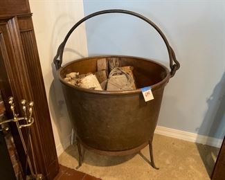 LARGE COPPER KETTLE. WITH THE STIR. VERY. SUPER NICE.