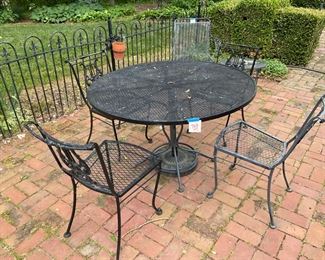 WROUGHT IRON PATIO SET