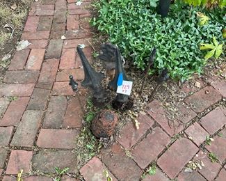 MISCELLANEOUS YARD ART