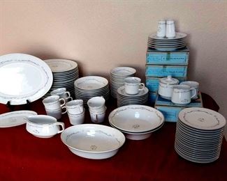 Signature Petite Bouquet China Set