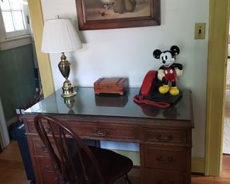 Knee hold desk, mahogany