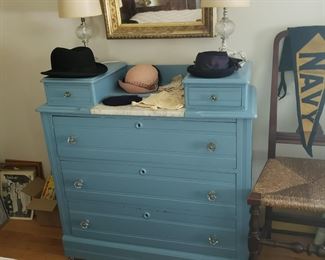 Step down dresser