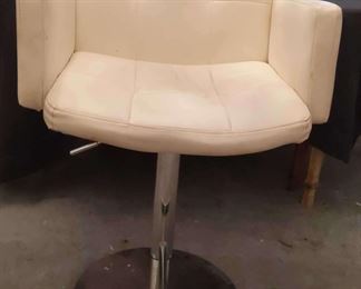 "Forest Hills Treasures" in Augusta, GA. Closing 8pm Mon 6/19. Pickup is Tue 6/20 from 2-6p. Please click here to see more photos, descriptions, and current bids: https://ctbids.com/estate-sale/22139