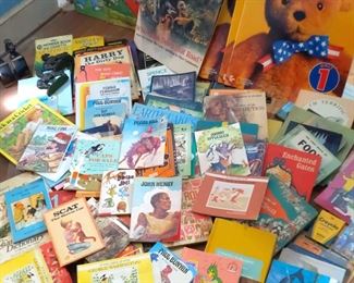 "Forest Hills Treasures" in Augusta, GA. Closing 8pm Mon 6/19. Pickup is Tue 6/20 from 2-6p. Please click here to see more photos, descriptions, and current bids: https://ctbids.com/estate-sale/22139