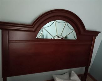 QUEEN SIZE HEAD BOARD MATCHES DRESSER