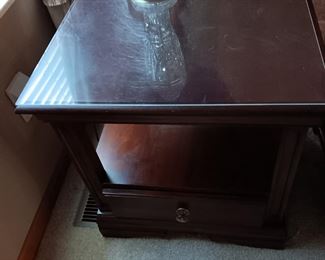 NICE END TABLE