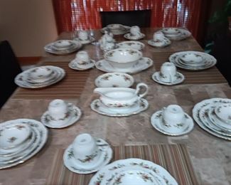 NICE SET OF CHINA SERVICE FOR 8 WITH SERVING PIECES JOHANN HAVILAND BAVARIA