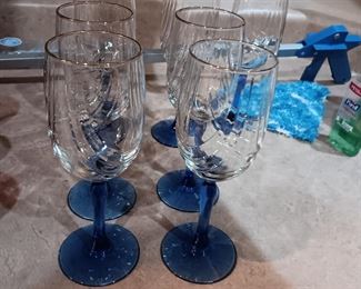 VINTAGES GLASSES 7 OF THEM