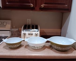 3 PIECES OF PYREX