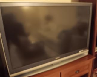 large tv works great even though it is large it is not very heavy