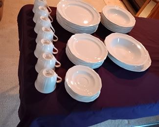 SET  OF DISHES MIKASA