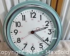 wvintage style aqua bluegreen wall mounted clock with secondhand3101 t